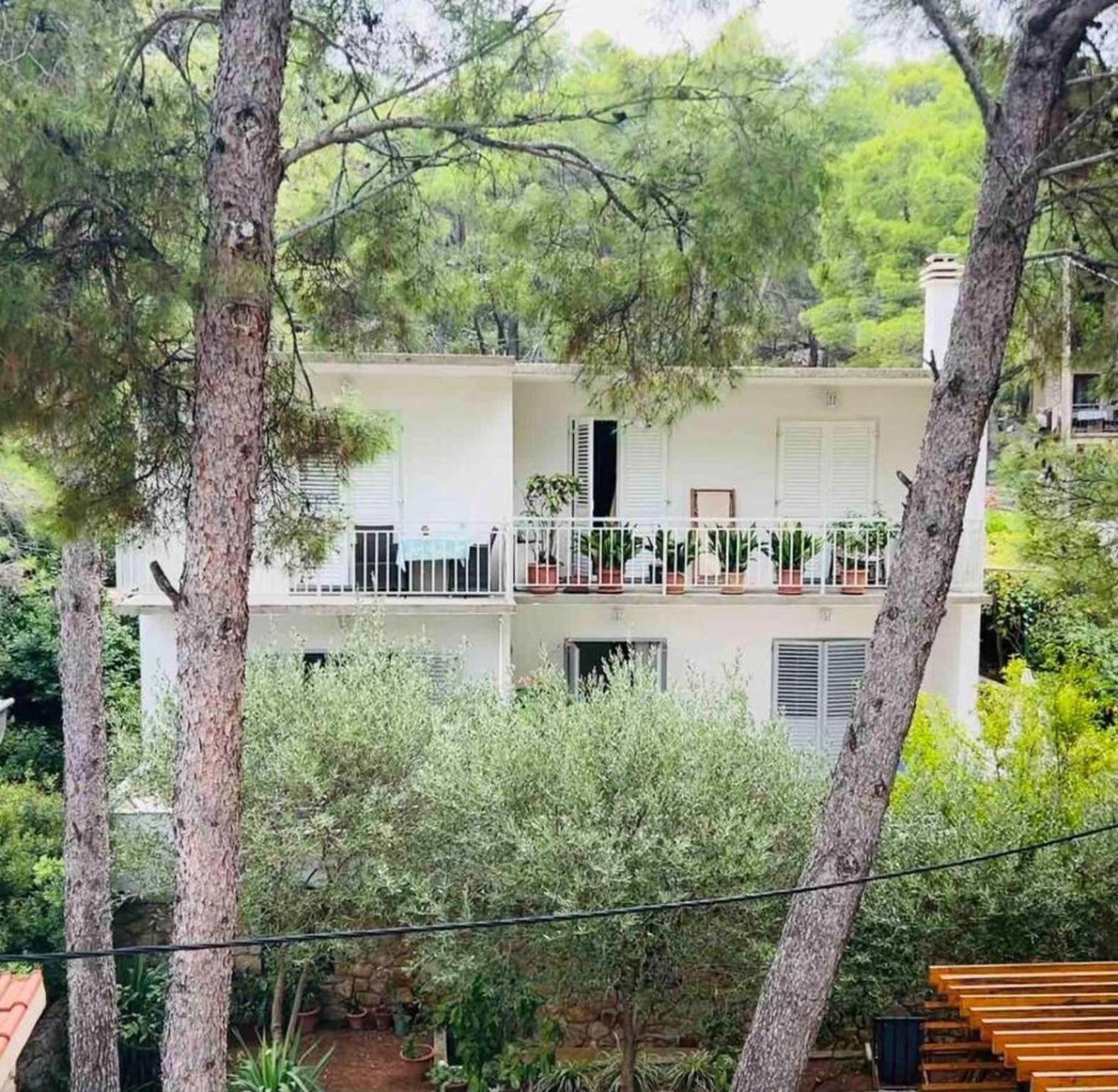 Apartments Matkov - Quite And Peaceful Location Jelsa  Exterior foto